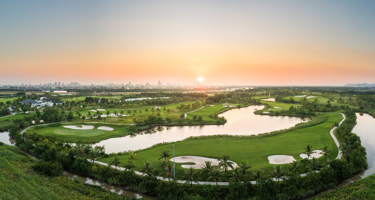 Ảnh 6. Sân golf 36 hố đẳng cấp hàng đầu Đông Nam Á.